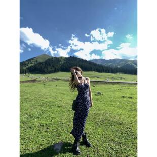 小君君布兰妮 夏花游记/叠穿氛围感拉满平口领修身碎花吊带洋装