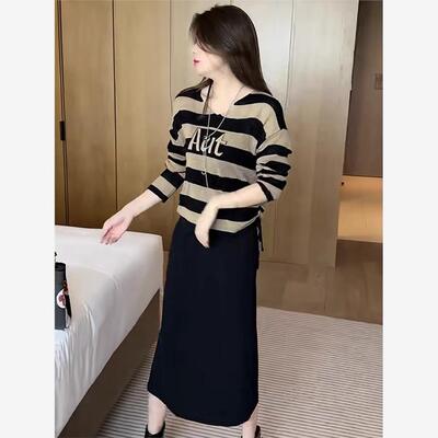 洋装套装女2025年新款早春秋季长袖V领针织衫条纹吊带裙两件套