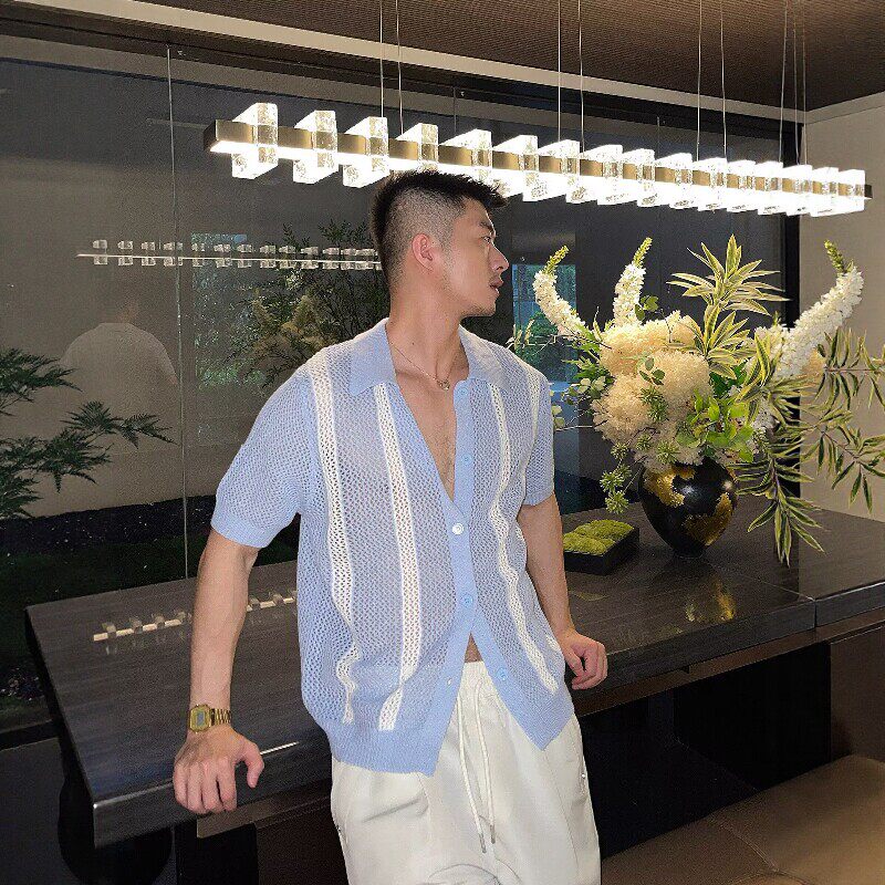 清爽蓝白条纹镂空针织衫男士