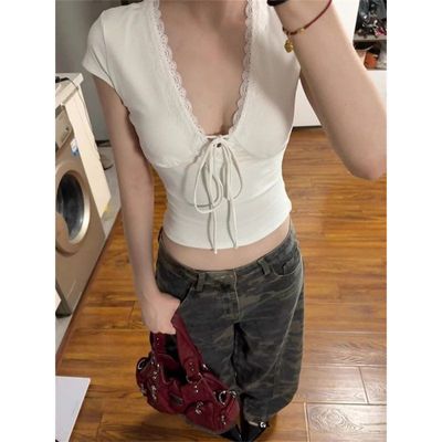 白色蕾丝拼接v领独特漂亮短袖t恤女夏季姐轻熟风气质辣妹紧身上衣
