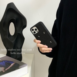hello iPhone16proMax全包15PRO防摔12硬壳 studios欧美潮牌玛吉拉皮质手机壳适用17promax苹果14pro新款