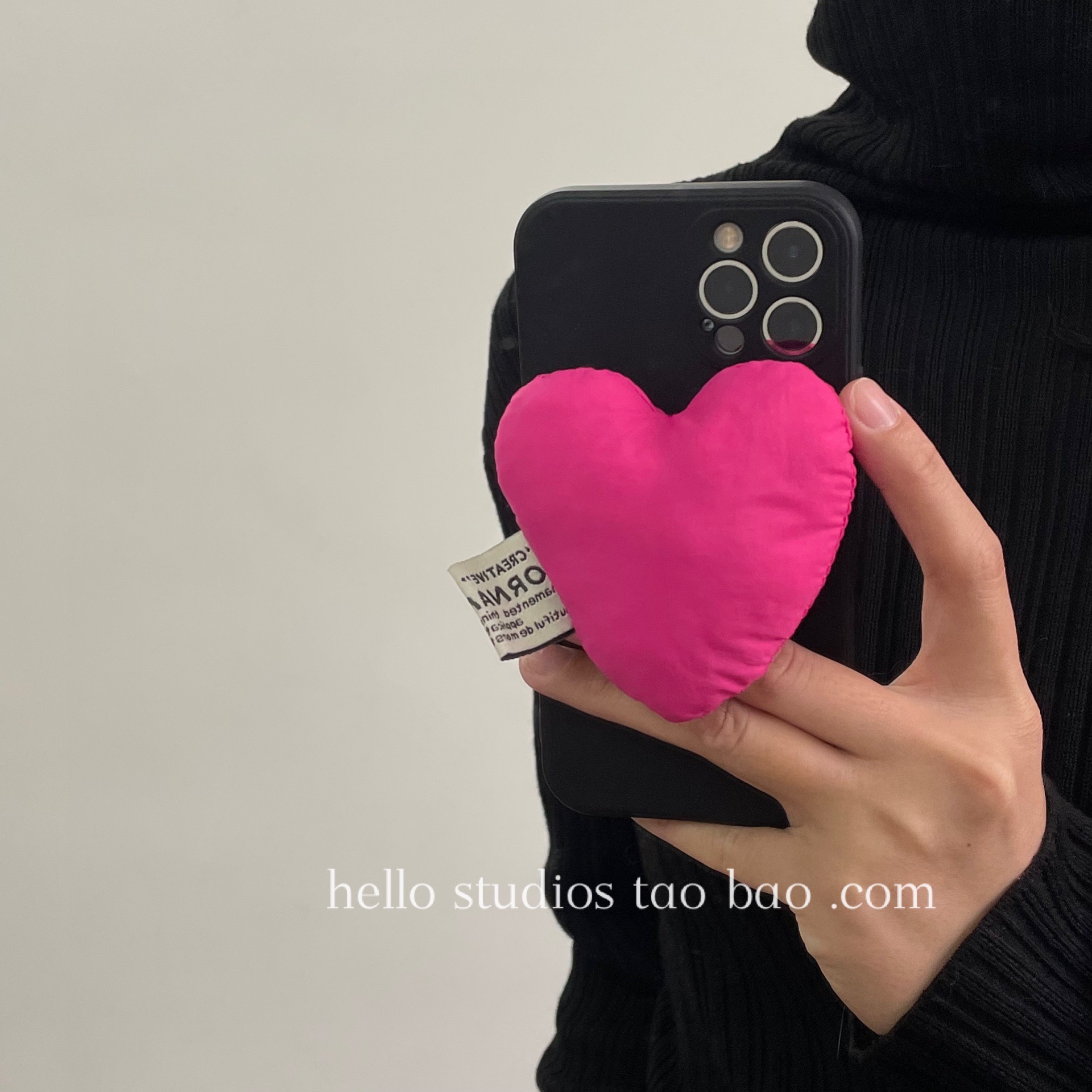 玫粉羽绒服爱心支架手机壳