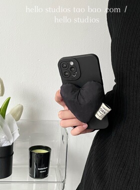 甜酷小众黑色羽绒服爱心手机壳适用iPhone14promax/12苹果13pro11