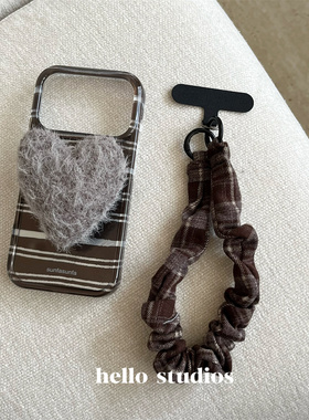 hello studios韩系秋冬毛绒爱心条纹支架挂绳手机壳适用苹果17promax新款iPhone16PRo/14pro双层印花壳15/13