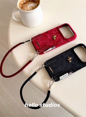 hello studios高级感新年红色小马挂绳手机壳适用苹果17promax新款iPhone16PRo/14pro壳15/17pro