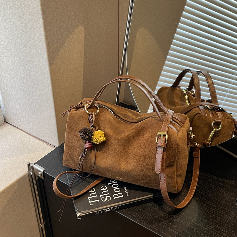 秋冬气质女包磨砂皮高级感纯色简约百搭通勤女包大容量单肩背包