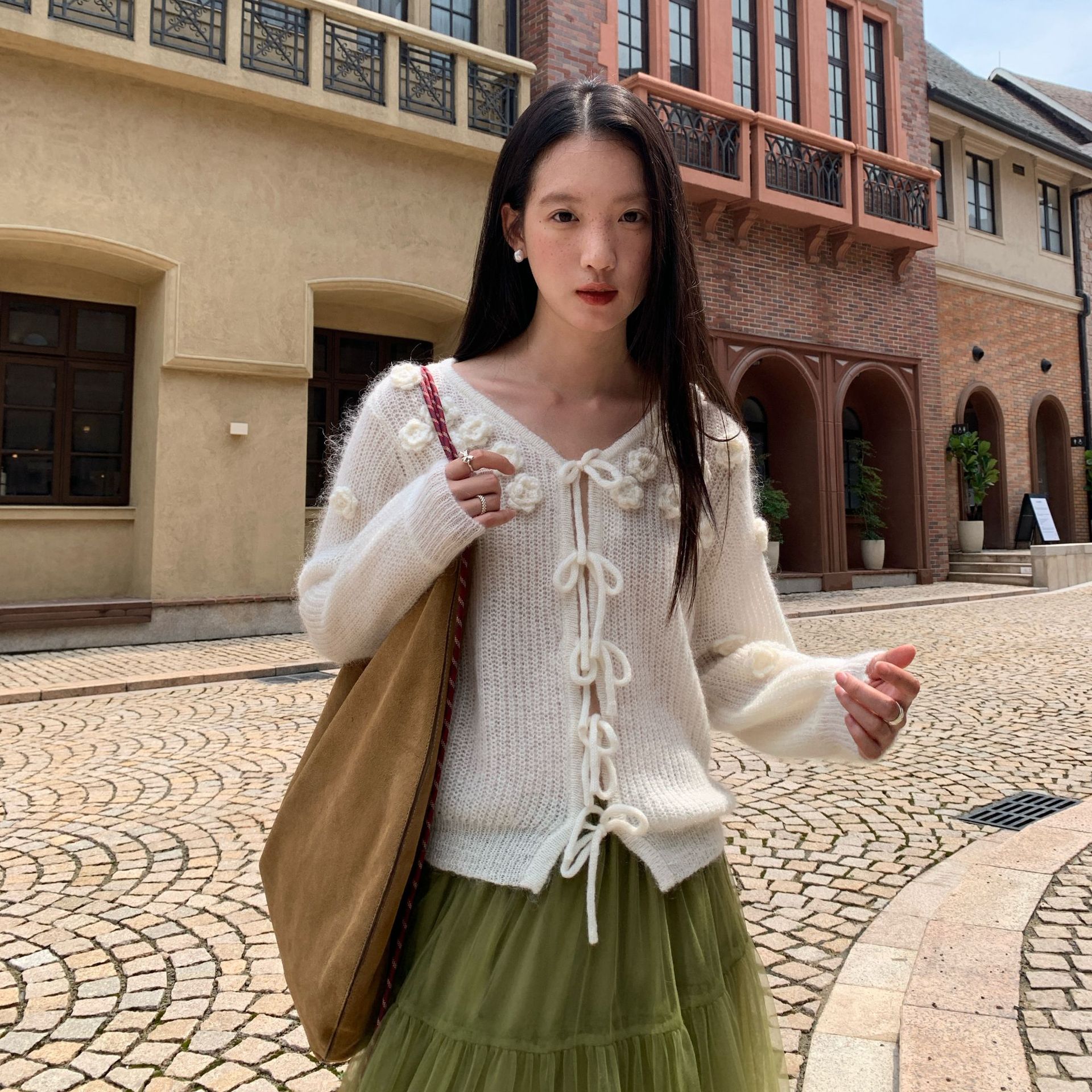 早秋25秋马海毛立体花朵系带门襟v领针织毛衣女长袖套头法式气质