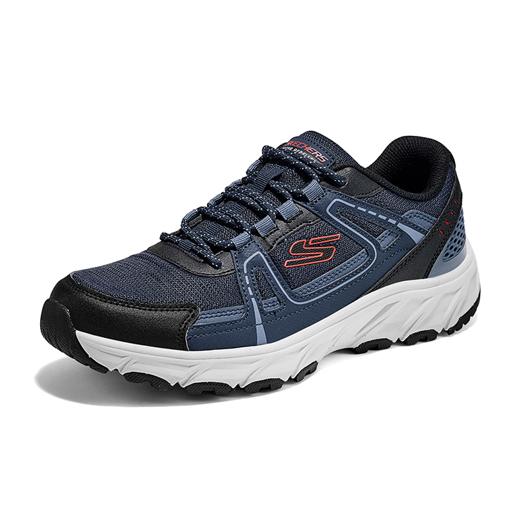 合成革织物鞋面，橡胶大底，舒适耐磨