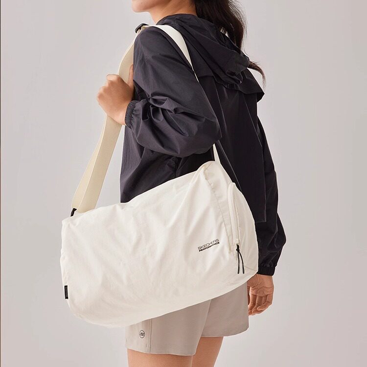 斯凯奇吐司包2026春季新品男女同款大容量斜挎包轻柔肤感运动包包