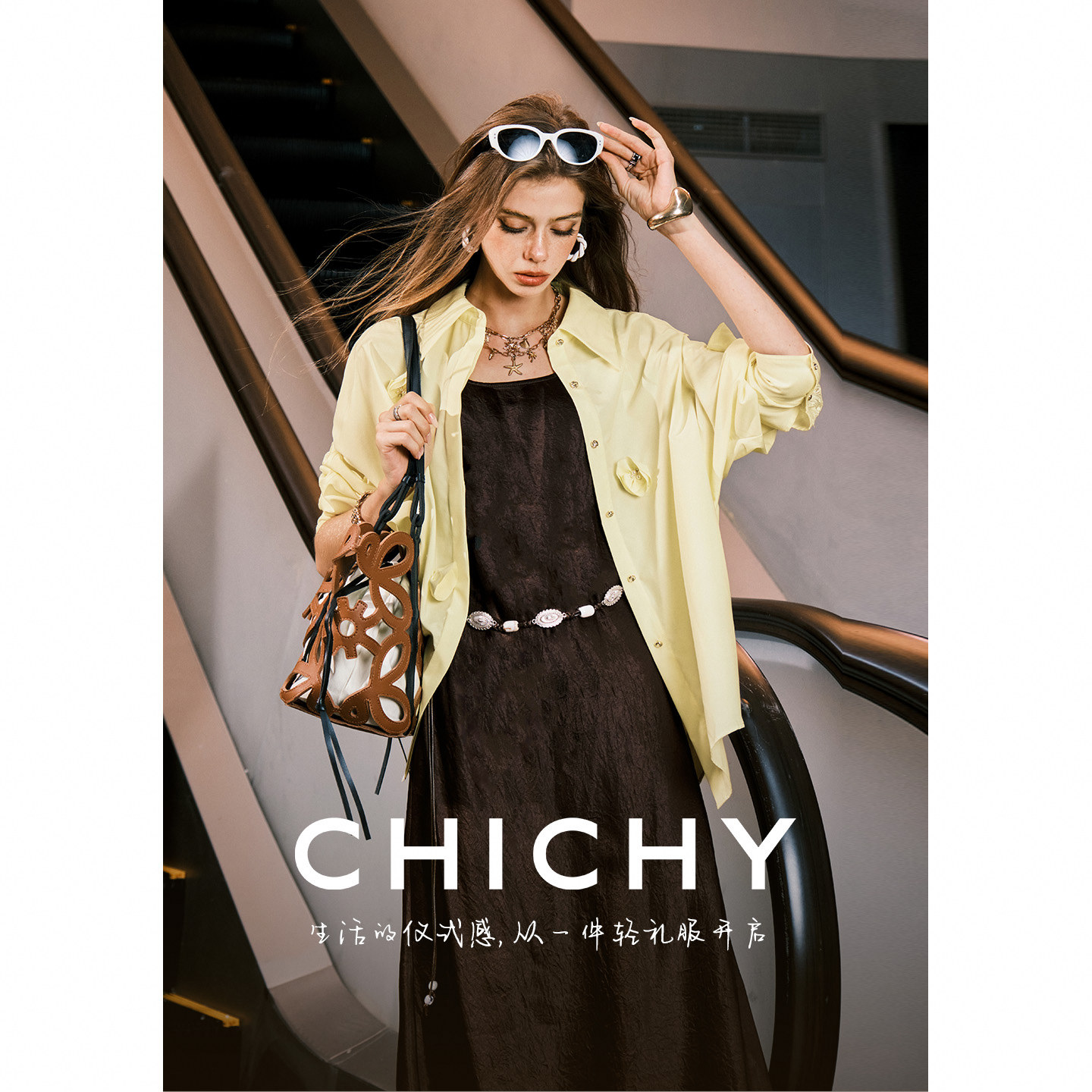 CHICHY法式温柔风花朵翻领衬衫