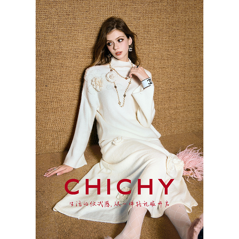 CHICHY米白色洋气高领毛针织衫
