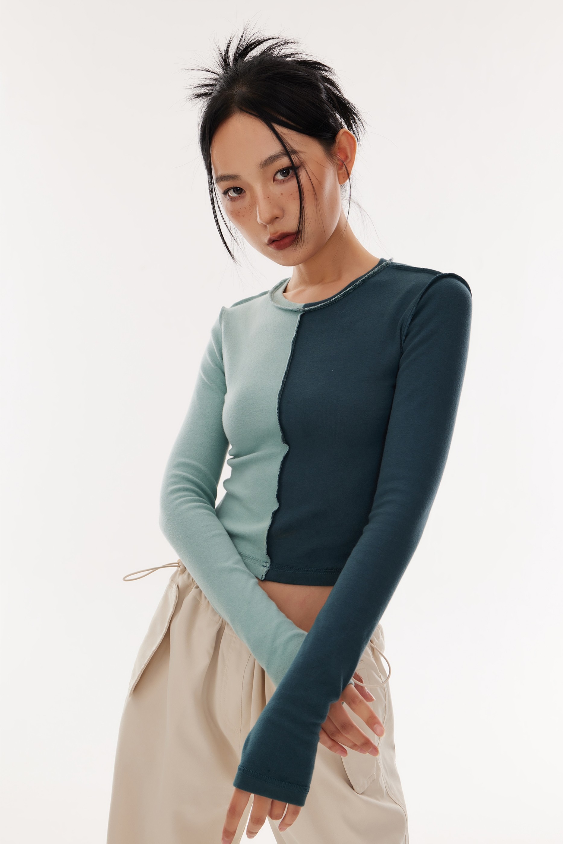 adoor 双色拼色反向明线长袖含指套磨毛亲肤柔软全棉欧美修身短款