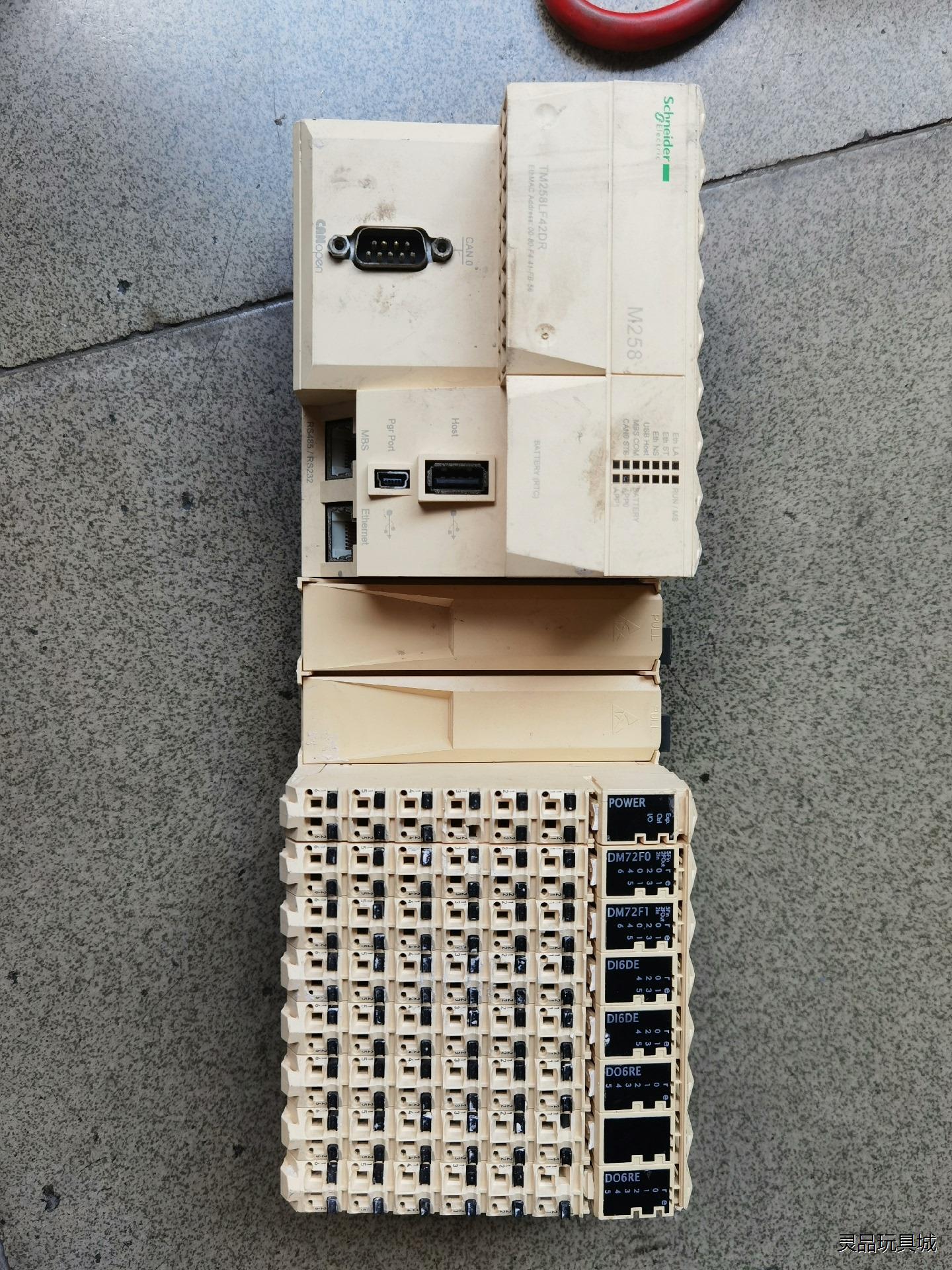 施耐德PLC TM258LF42DR 成色如图 通电如图 实议价商品