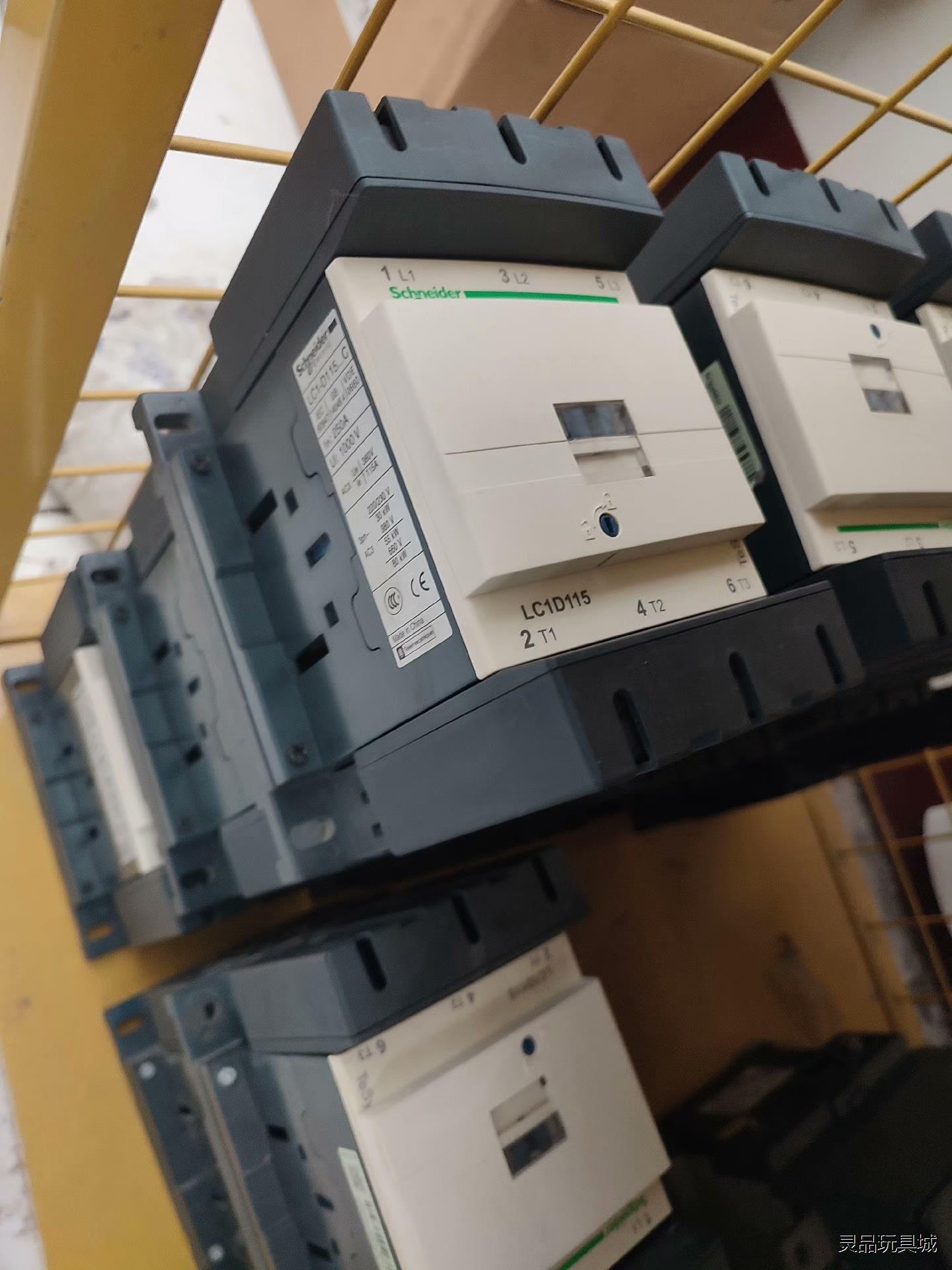 施耐德LC1D115M7C交流接触器全新没盒子。原来的盒子破议价商品