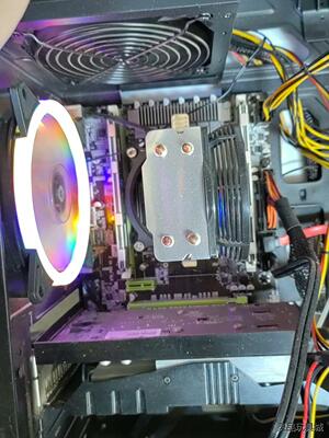 英特尔x79主板，cpu是e-2670，内存条三星4g两条。议价商品