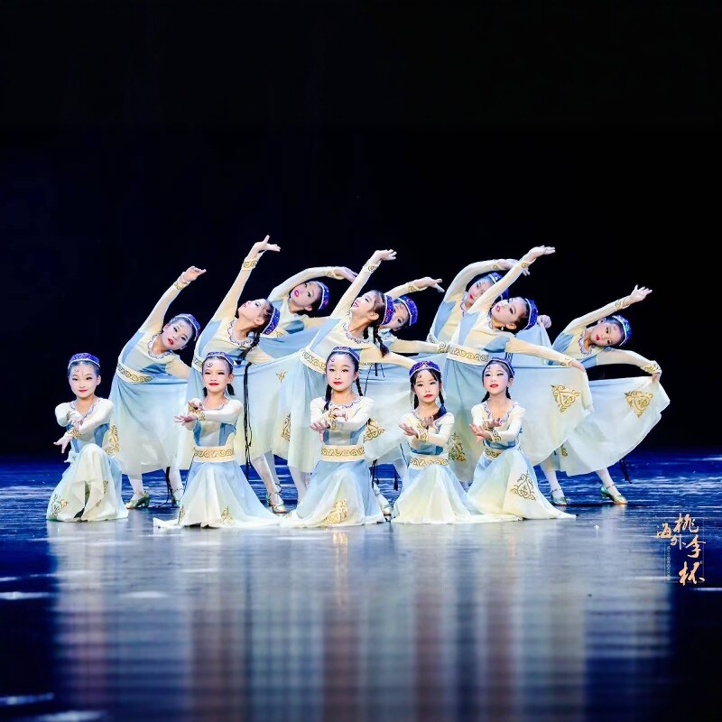 女童民族舞蹈演出服绽放新疆维吾尔族少数民族开场舞大摆裙表演服