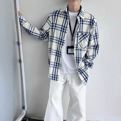 叠穿蓝白色慵懒格子衬衫少年外套