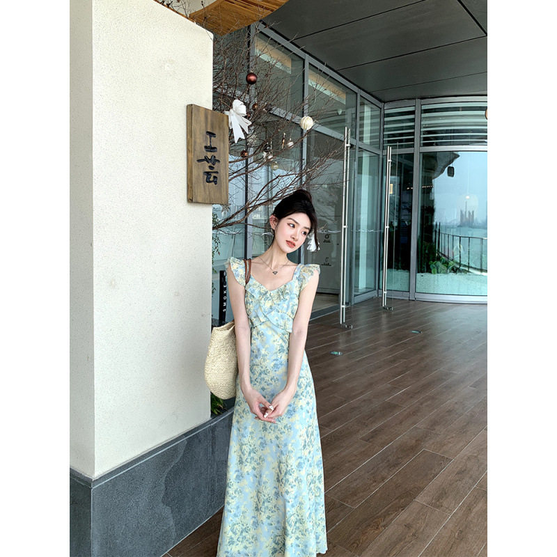 甜美小飞袖碎花裙温柔风连衣裙女夏季小众气质修身荷叶边a字长裙