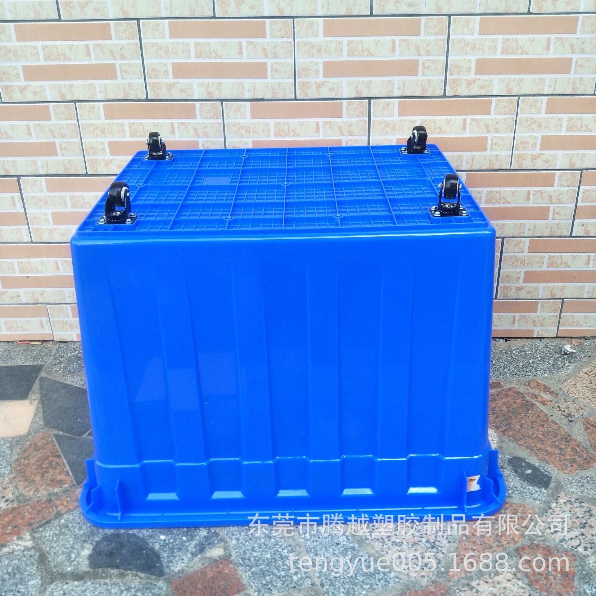 厂家供应耐冲击塑料水箱400l水产活鱼运输箱方形大号可装轮周转箱