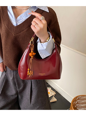 泡芙小姐红色轻奢高级感亮面单肩腋下包女日常百搭斜挎手提包新款