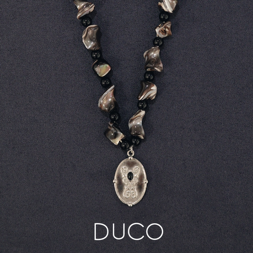 DUCO  Fidora系列 植物纹理徽章串珠项链复古饰品气质感黑贝