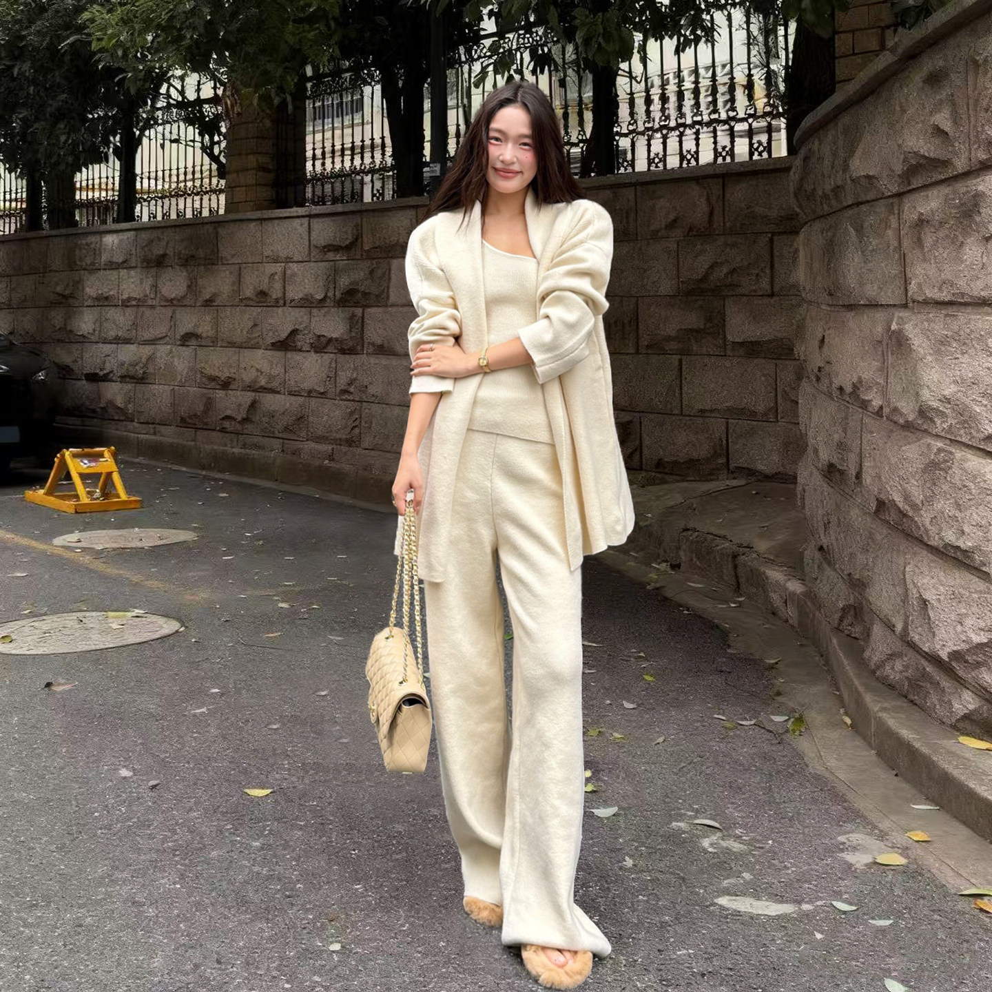 张小涵慵懒斜肩背心长袖三件套女