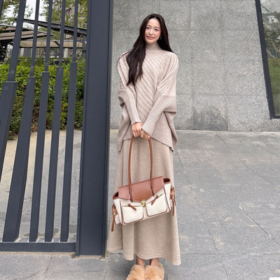 慵懒风不规则蝙蝠袖高领毛衣套装