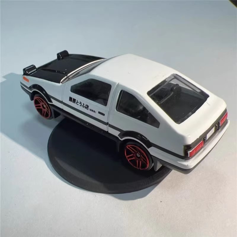 汽车转弯会漂移的AE86动态车载摆件新奇L中控台模型装饰品金属合