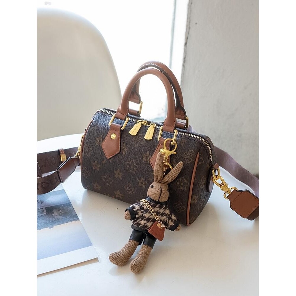 香港潮牌老花女包新款时尚百搭波士顿包欧美网红爆款枕头包单肩斜