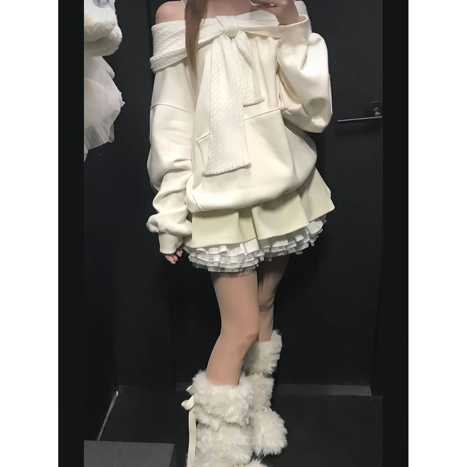 香榭绮梦 慵懒松弛感露肩一字领套头连帽卫衣+百搭半身裙两件套冬,女装/女士精品,时尚套装,淘宝优惠券,粉丝福利购,淘宝优惠卷