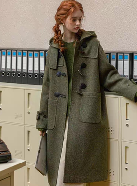 2025年新款宽松显瘦连帽牛角扣绿色呢子大衣中长款外套女冬季新款