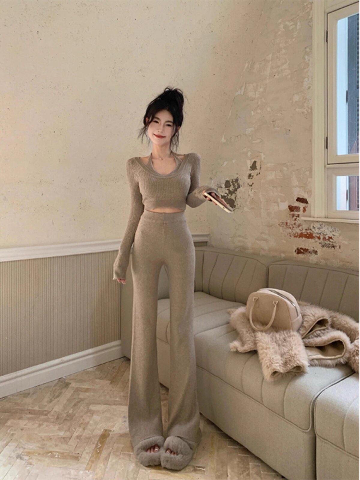올해 인기 있는 핫 스타일 스몰 드레스 니트 2피스 세트 핫 걸스 슬림 페이크 2피스 긴팔 하이웨이스트 마이크로 플레어 팬츠