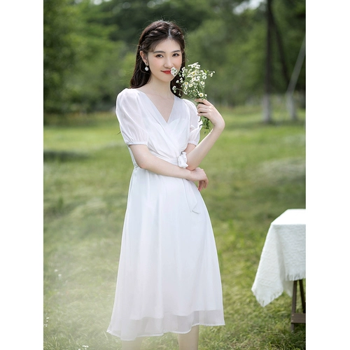 Белая мини-юбка, свадебное платье, французский стиль