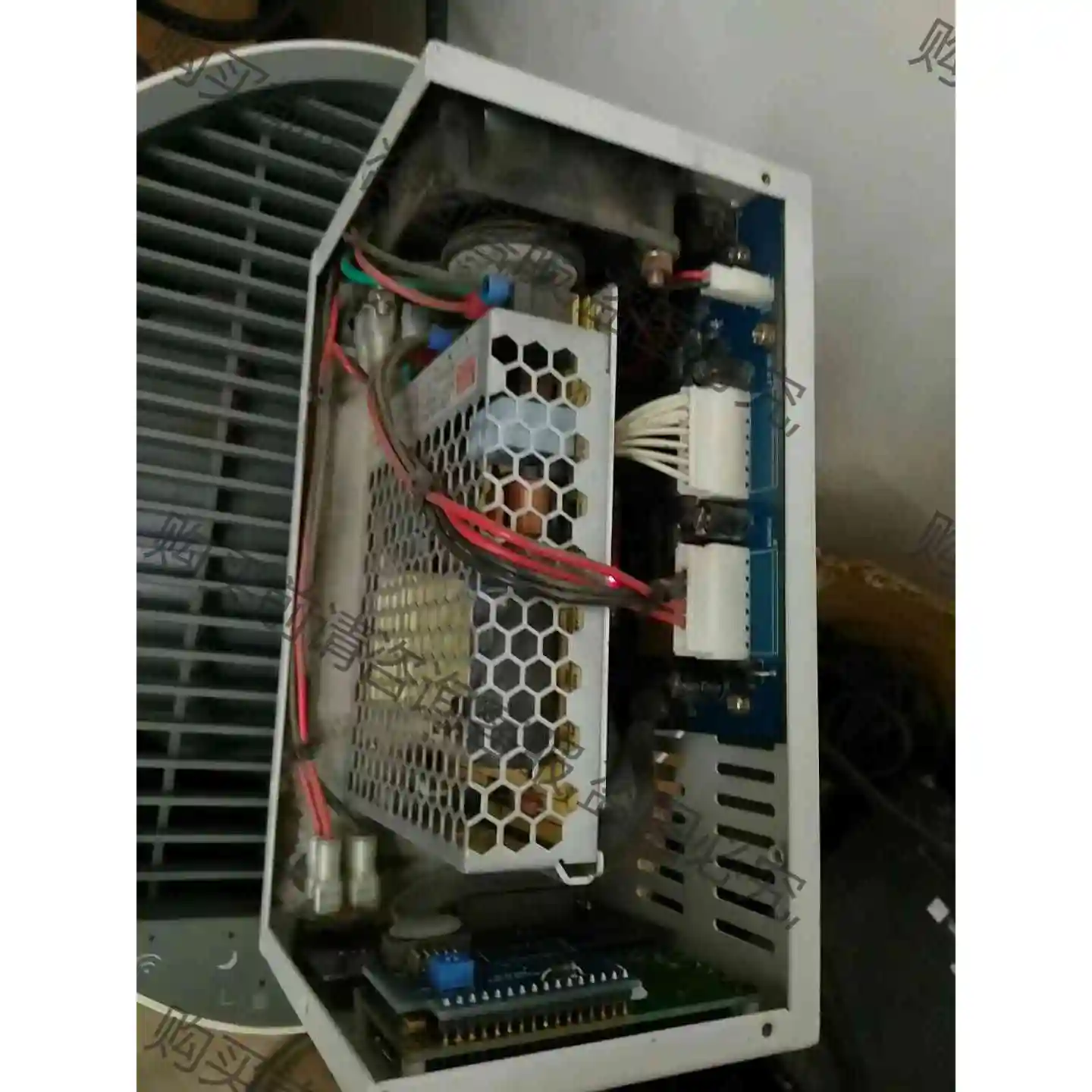 光控制器 MLC-C04B 共两台，一台按键旋钮都有反应，一 议价产品