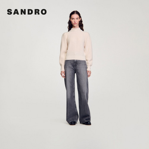 SANDRO Outlets秋冬女装法式气质淡褐色仿珠饰领口半高领针织衫