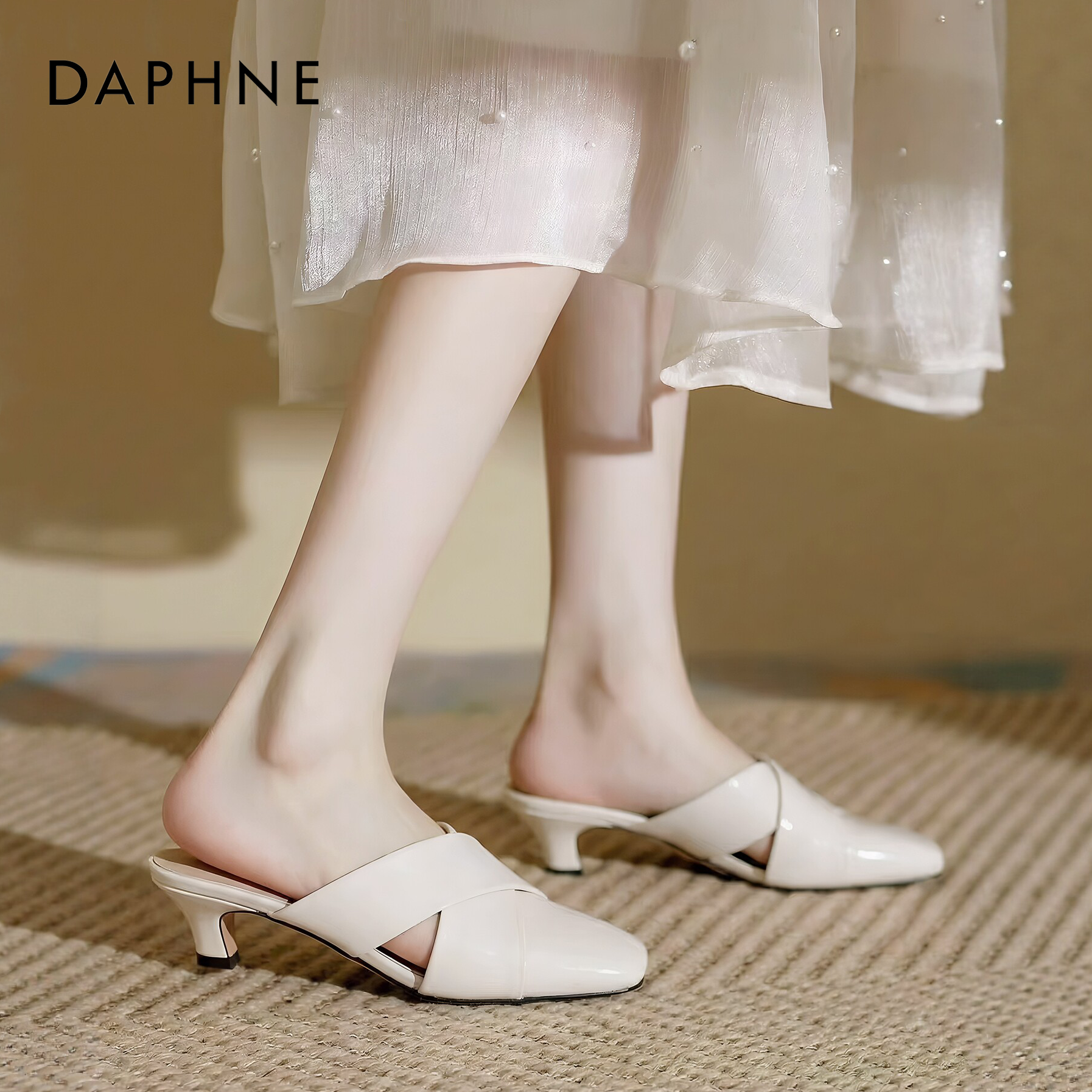 达芙妮法式包头拖鞋女外穿2026新款夏季一脚蹬中跟穆勒鞋绝美凉鞋