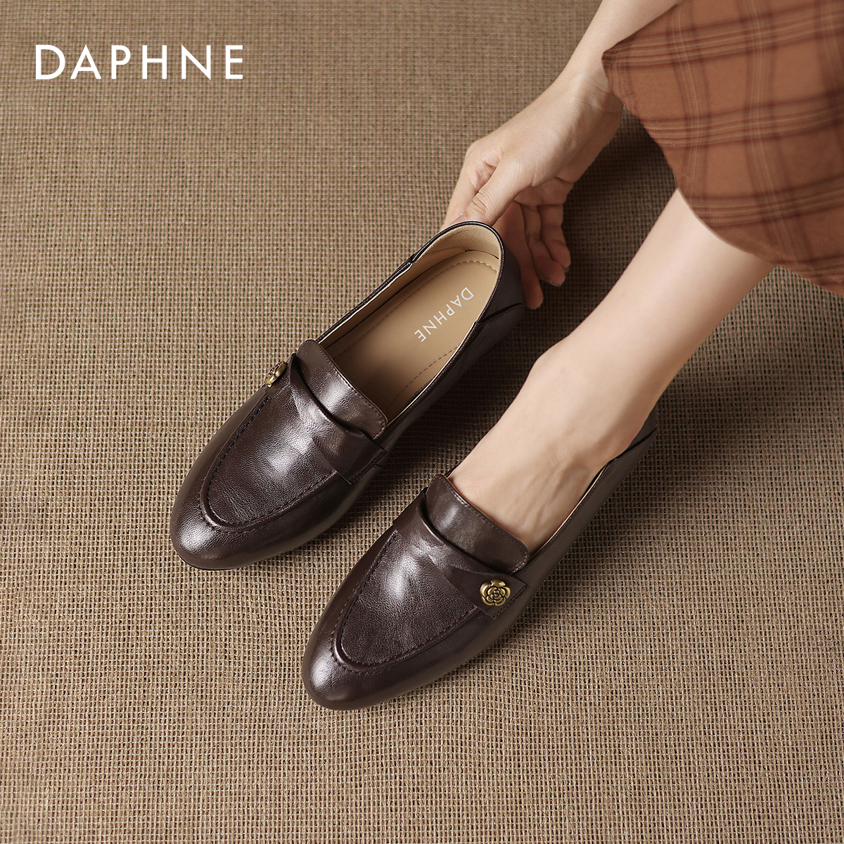 棕色乐福鞋女山茶花小皮鞋