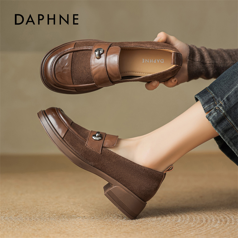 达芙妮棕色复古乐福鞋女