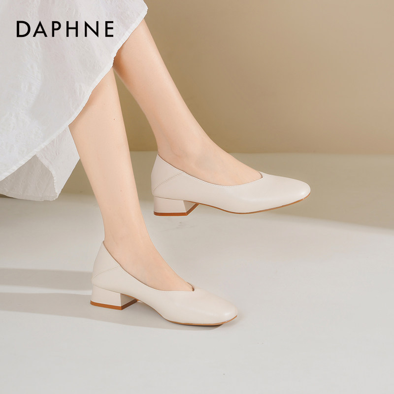 达芙妮粗跟高跟鞋女2026新款春季通勤白色妈妈鞋子气质浅口单鞋女