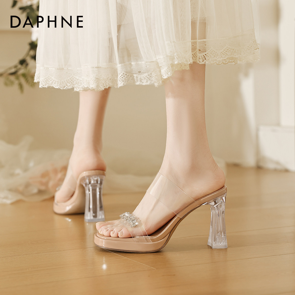 达芙妮水晶高跟凉鞋女款2026新款夏季外穿粗跟高跟鞋透明一字拖鞋