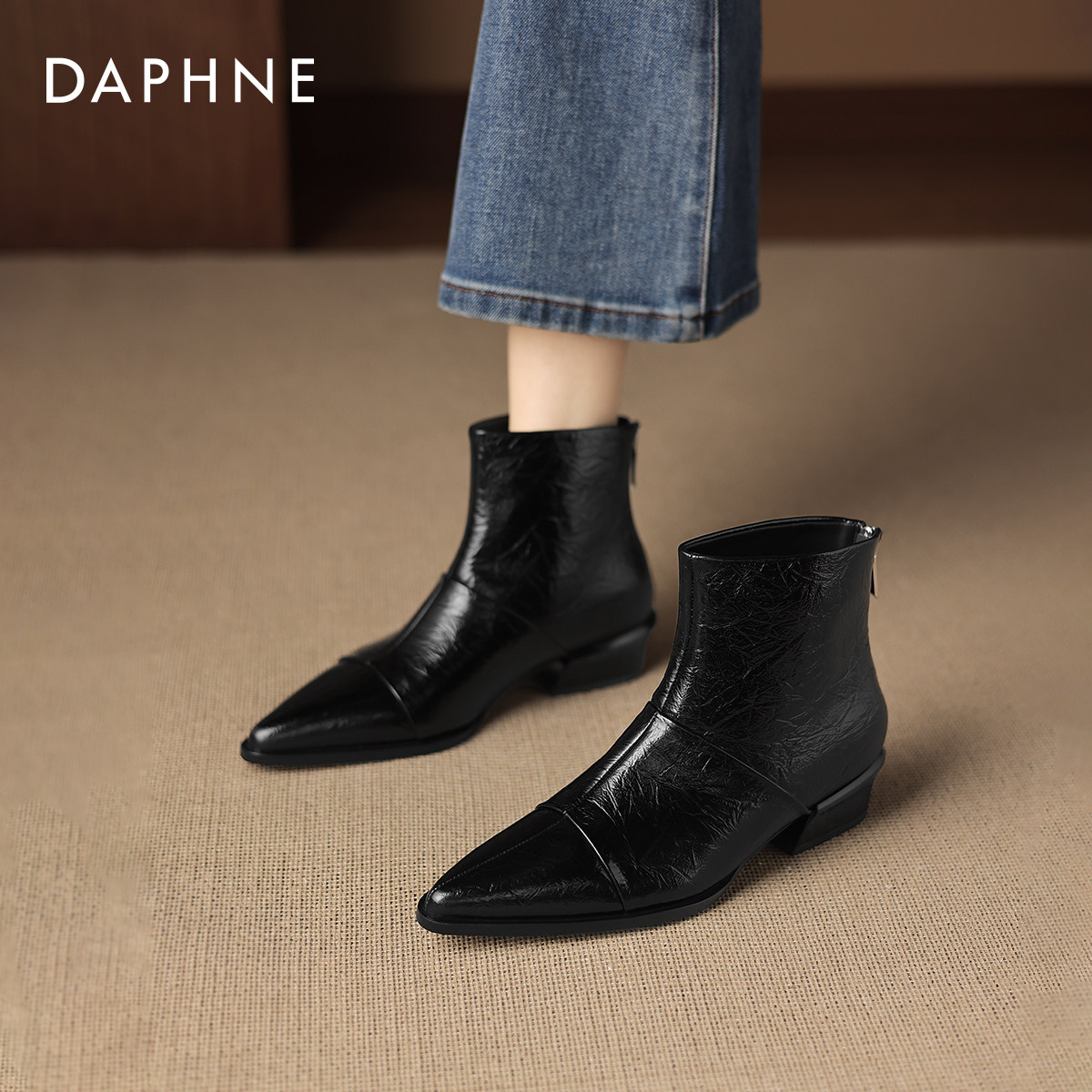 达芙妮洋气小短靴女款2025新款冬季鞋子黑色尖头皮鞋女士精致靴子,女鞋,时装靴,淘宝优惠券,粉丝福利购,淘宝优惠卷