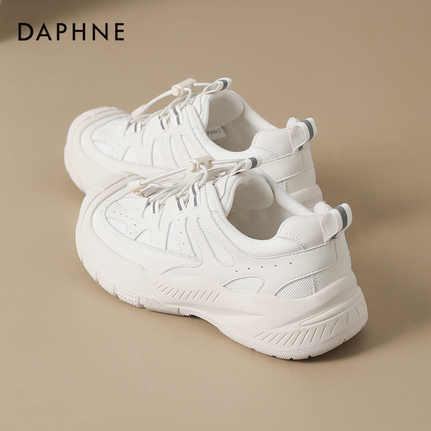 达芙妮小白鞋女夏季2026新款宽头网面轻薄款透气厚底老爹运动凉鞋