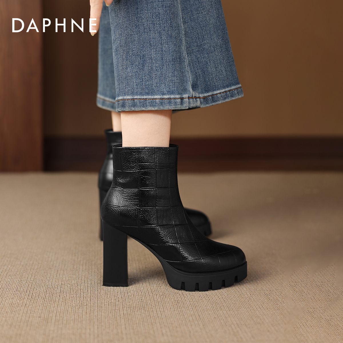 达芙妮高跟短靴女士粗跟瘦瘦靴子