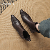 达芙妮尖头高跟短靴棕色靴子女2026新款 冬季 瘦瘦靴切尔西靴马丁靴