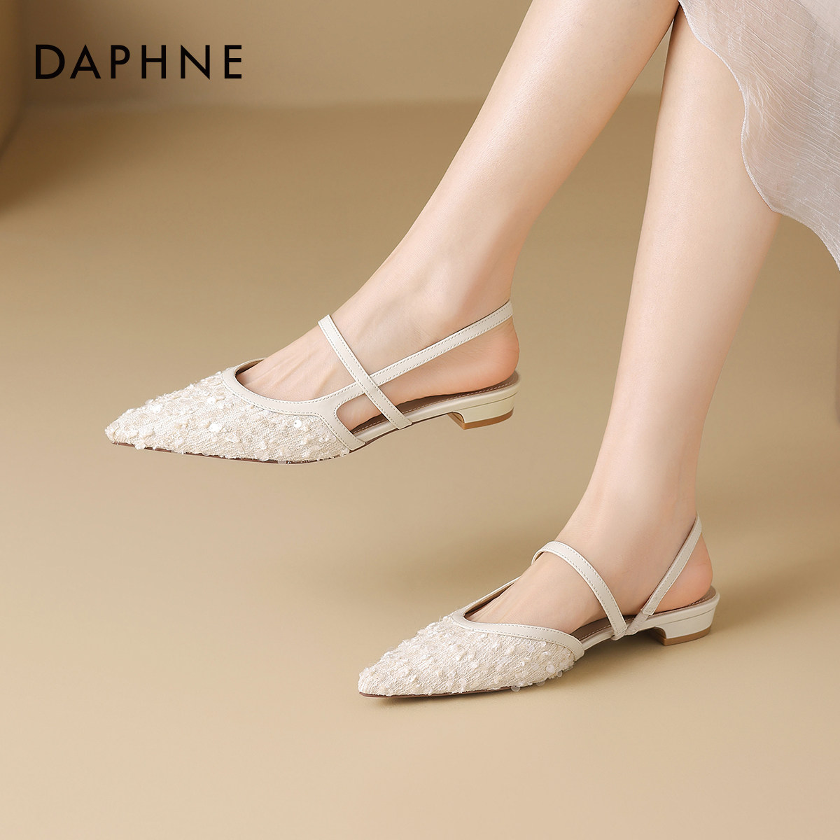 达芙妮尖头凉鞋女款2026新款夏季外穿气质亮片单鞋包头后空凉拖鞋