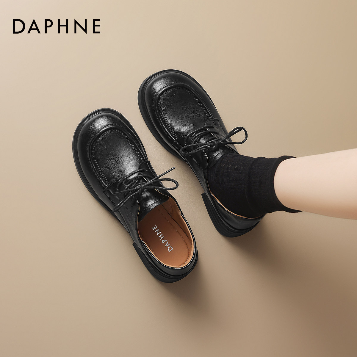 达芙妮乐福鞋女款粗跟2026新款春季英伦黑色系带小皮鞋布洛克单鞋