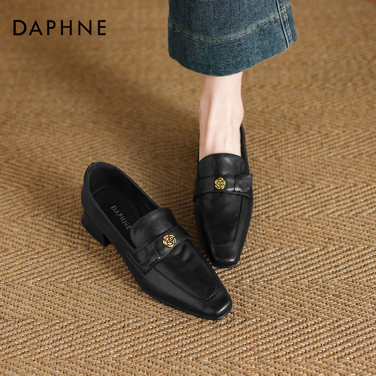 达芙妮粗跟乐福鞋女2026春爆款复古山茶花单鞋英伦风一脚蹬豆豆鞋