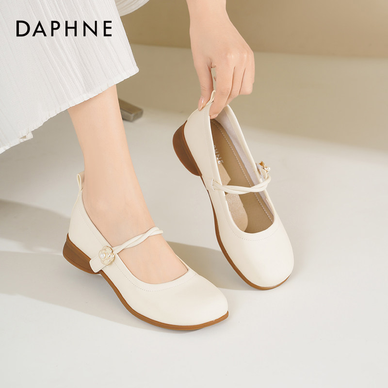 达芙妮米白色平底单鞋女春2026新款法式玛丽珍鞋女低跟配裙小皮鞋