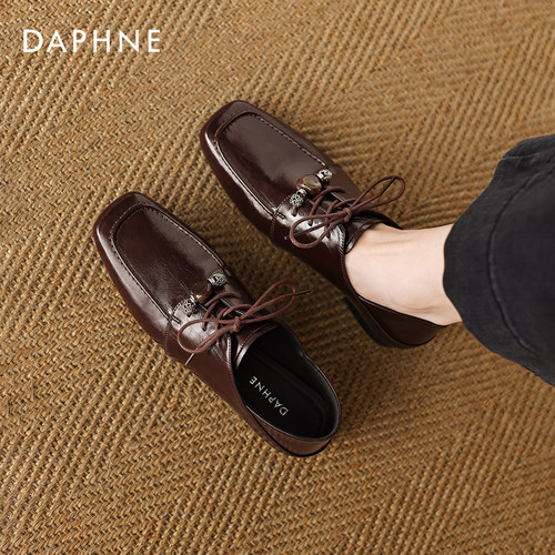 达芙妮酒红色德比鞋英伦风小皮鞋