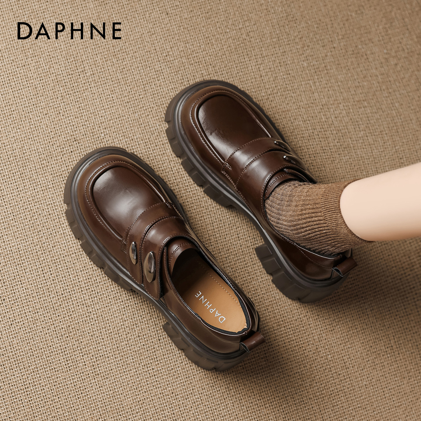 达芙妮棕色乐福鞋软底小皮鞋